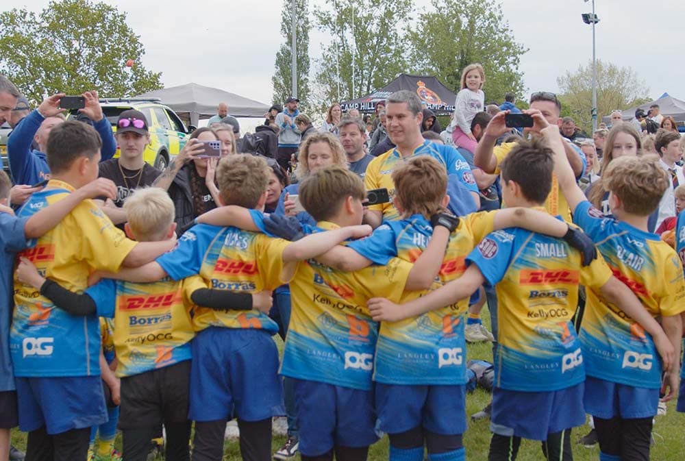 team huddle backs