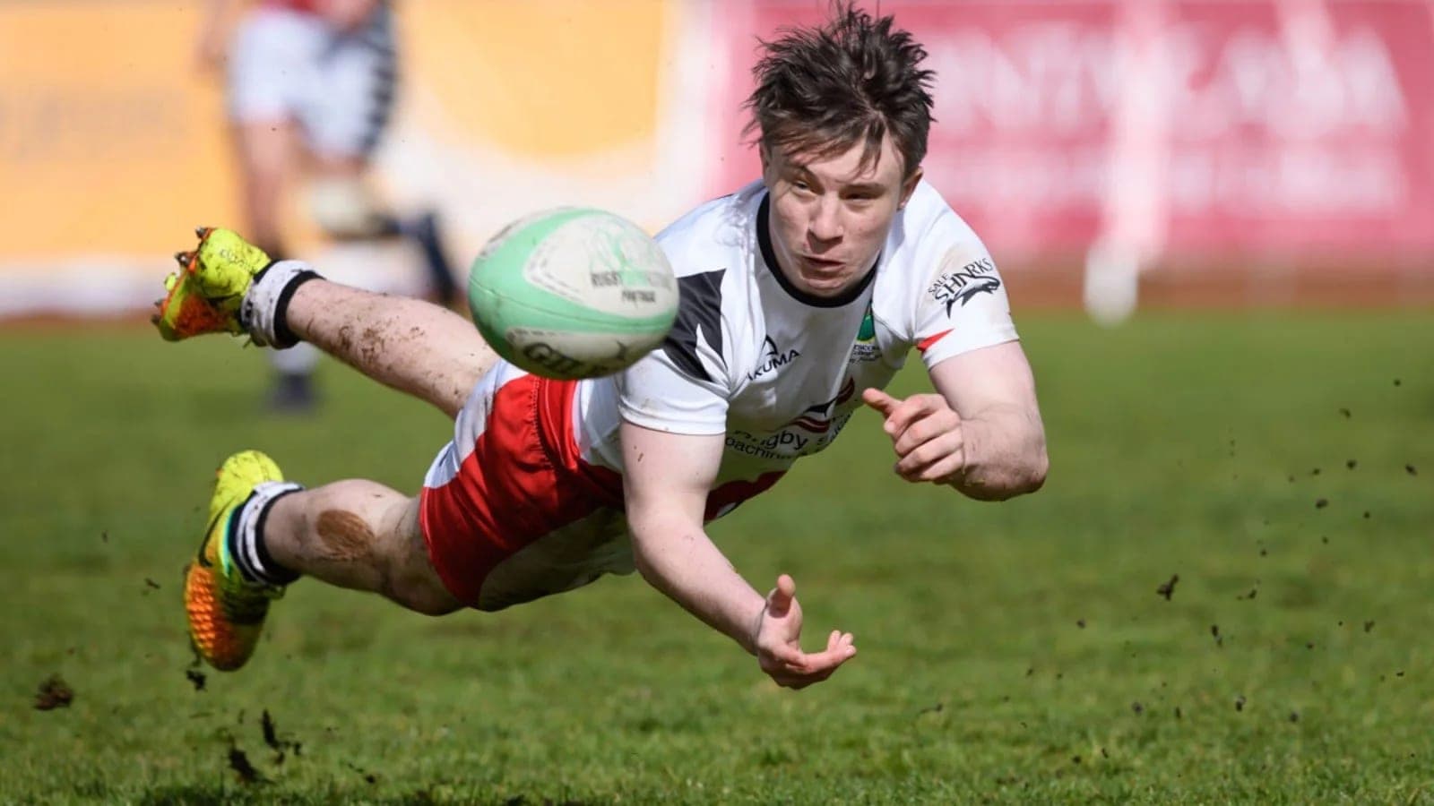 Diving try on the artificial pitches